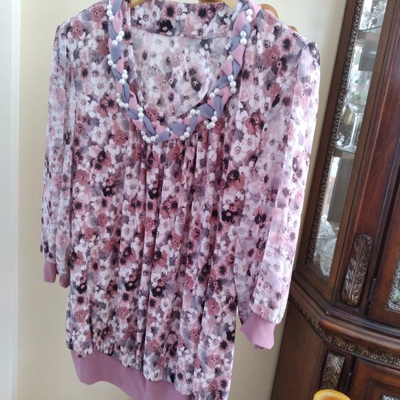 Elegant blouse, Special pearl applications, Made in Italy - Picture 1 of 4